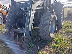 Case IH 4240 +etukuormain Traktori